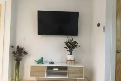 Image de Entire House. 2+ bed, 2 bath near Lake & bikeway