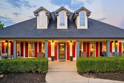 Image de Bowen Ranch Retreat with Two Homes & Event Venue