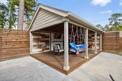 Image de Conroe 4br | Covered Patio + Game Room + Playset