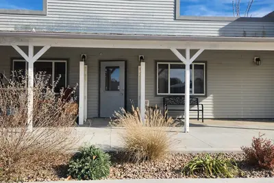 Image de Cozy 3-bedroom hotel in Bartley ideal for hunters or families.