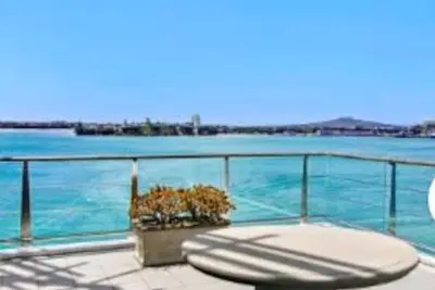 Unrivalled 3 Bed Residence Epic Harbour Views