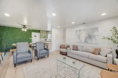 Image de 3-bedroom cottage unit in charming Folsom