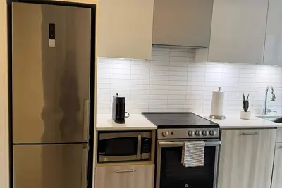 Image de 2-bedroom condo in peaceful Toronto with Ac and comfort