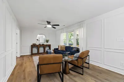 Raleigh Spacious Modern Retreat for 10