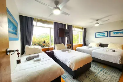 Image de Private quad guest room with full kitchen and free parking