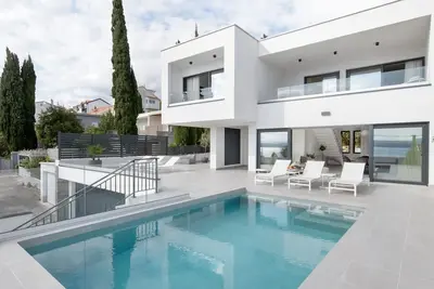 Image de Luxury Holiday Villa with pool by Villas Guide