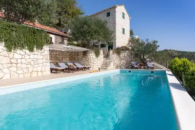 Image de Villa Stolovi with panorama view by Villas Guide