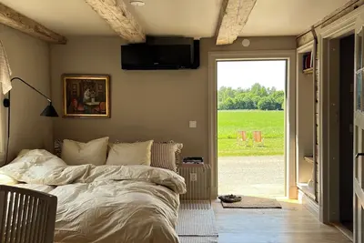 Image de Snickarboden – Charmant séjour à la ferme près de la forêt et du lac