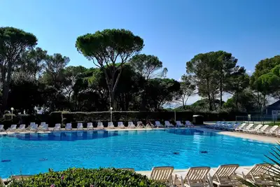 Image de Le Panorama des Pins, Studio avec terrasse et piscine au calme à Saint Raphael