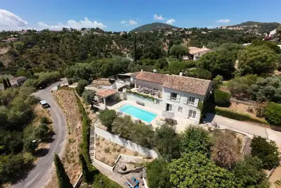 Image de Villa d’Exception (10 P) avec Piscine et Terrain de Pétanque – Les Issambres