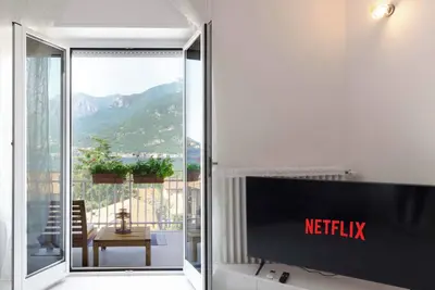 Image de Terrace On Lake ⭐️ ⭐️⭐️⭐️⭐️ Open Space & Netflix [Free Parking Area]
