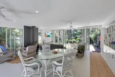 Image de Family-Friendly Getaway Just Steps From the Shore