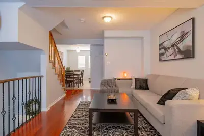 Image de Beautiful & Cozy 3-Bedroom Getaway in Brampton