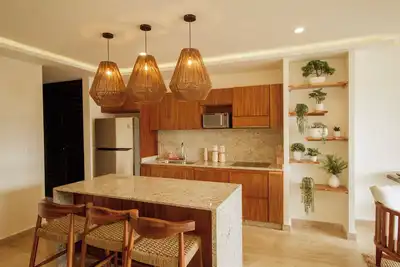 Image de 3 Bedroom Condo 2 Private Balconies, Pool, Gym in Downtown Cozumel.