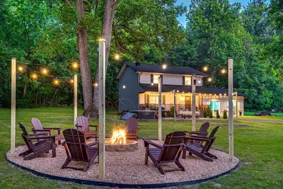 Image de Peaceful Riverfront Gem + Snp Mountain Magic w/ Hot Tub & 6-8 Person Sauna