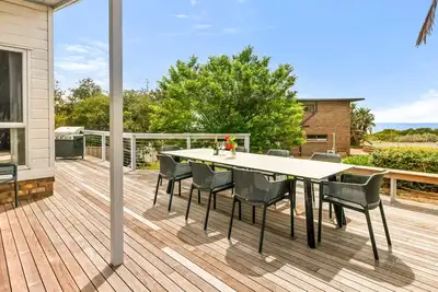 At The Beach - 54 Elizabeth Crescent