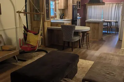 Image de Cozy 2-bedroom lakeside home!