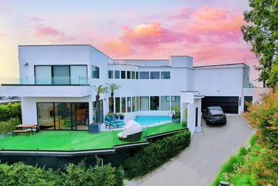 Image de Spacious 5-bedroom villa in delightful Los Angeles with Pool and Spa