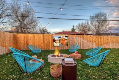 Image de Outdoor Cinema, Game Room & Backyard Fun