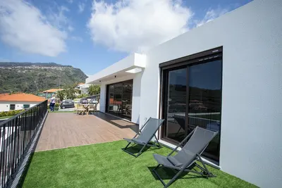 Image de Dori’s Modern Home w/Pool & Sea & Mountain Views — 15 Min to City Center