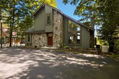 Image de Newly Renovated Big Platte Lakehouse near Sleeping Bear Nat'l Park - Sleeps 10