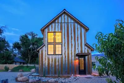 Image de Modern Carriage House in Colorado's wine country