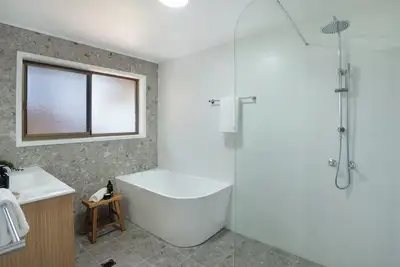 Image de Pearl: Fresh, stylish, renovated beach house. Easy walk to Jervis Bay's beaches