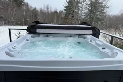 Image de Tranquil 3 bedroom Home with Hot Tub and Standby Generator in Andover