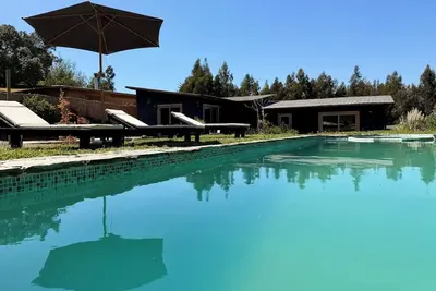 Image de Bottle light garden house/pool-jacuzzi-sauna