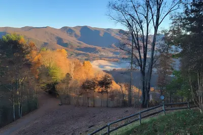 Image de 6 Mi to Chatuge Lake: Spacious Cabin w/ Mtn Views!