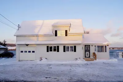 Image de Spacious Lakeside house on Long Lake Saint Agatha!