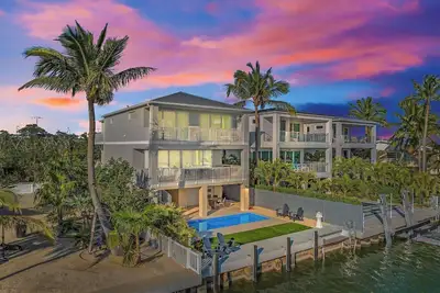 Image de Tarpon Tides: Luxurious oceanfront home with private pool, beach access, and stunning views! Brand New to the Rental Market! !