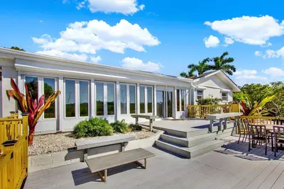 Image de Serenity on Bayshore • Pool, Pier & Game/Movie Room