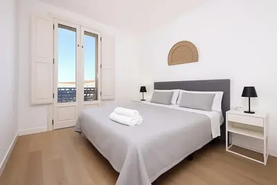 Image de Acomodis Apartments - Comfy 15-Bedroom GroupFlat 10-Baths City Center Bcn max 30