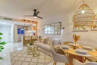 Image de Luxury apartment 2 minutes from the train station and airport connection.
