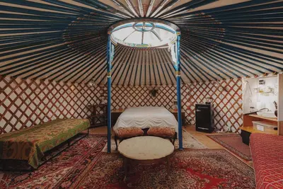 Image de Glamping yurt at a nature retreat near Sequoia