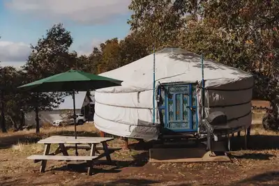 Image de Cosy yurt at a nature retreat in Sequoia Forest