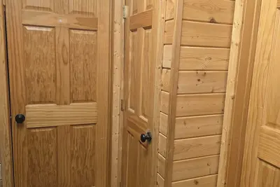 Image de Enchanting 3-bedroom cabin with Ac in peaceful Lakeside