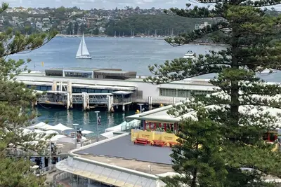 Image de Manly Waterfront-Opposite Ferry-Executive Apartment-Alfresco Dining