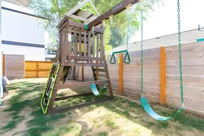 Image de 7br | Patio, Bbq | West Seattle | Sophari Home I