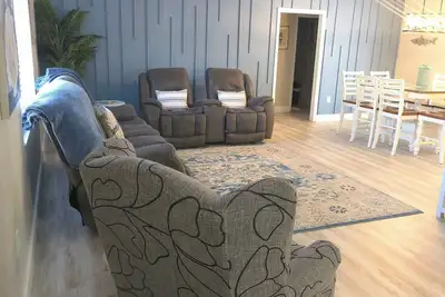 Image de 3/2 pet friendly, centrally located to 3 rivers, manatees, scallops, and fishing