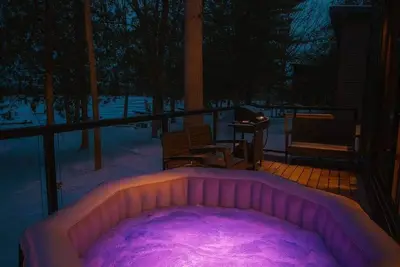 Image de 3-bedroom Hot Tub Lakefront Villa Englewood #5