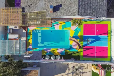 Image de Fun - Hot tub, Mini Pickleball and Basketball, Full Arcade, Waterslide & Theatre