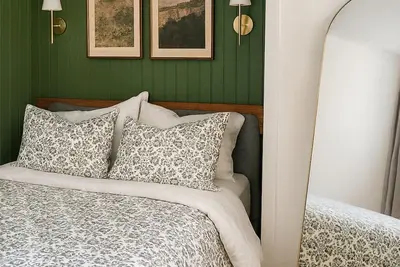 Image de Luxury Fairview Apartment with Private Parking