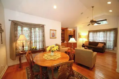 Image de Spacious Carriage House, 2br, Full Kitchen
