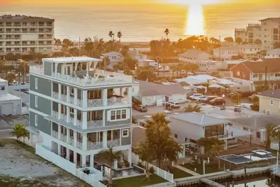 Image de John’s Pass|Sleeps 41|Heated Pool+Hot Tub|360° Water Views|Across Beach