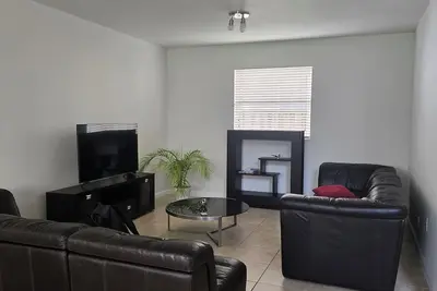 Image de 3-bedroom house in gorgeous Homestead with cool Ac