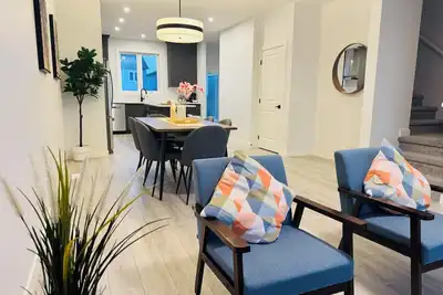 Image de Brand New | 3-Br Home | Sleeps 10 |Nw Calgary