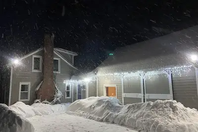 Image de Skiing house \n Serene 3-bedroom house with Ac in charming Dorset