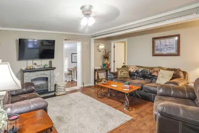 Image de 5 Mi to Sardis Lake! Relaxed Stay Near Outdoor Fun